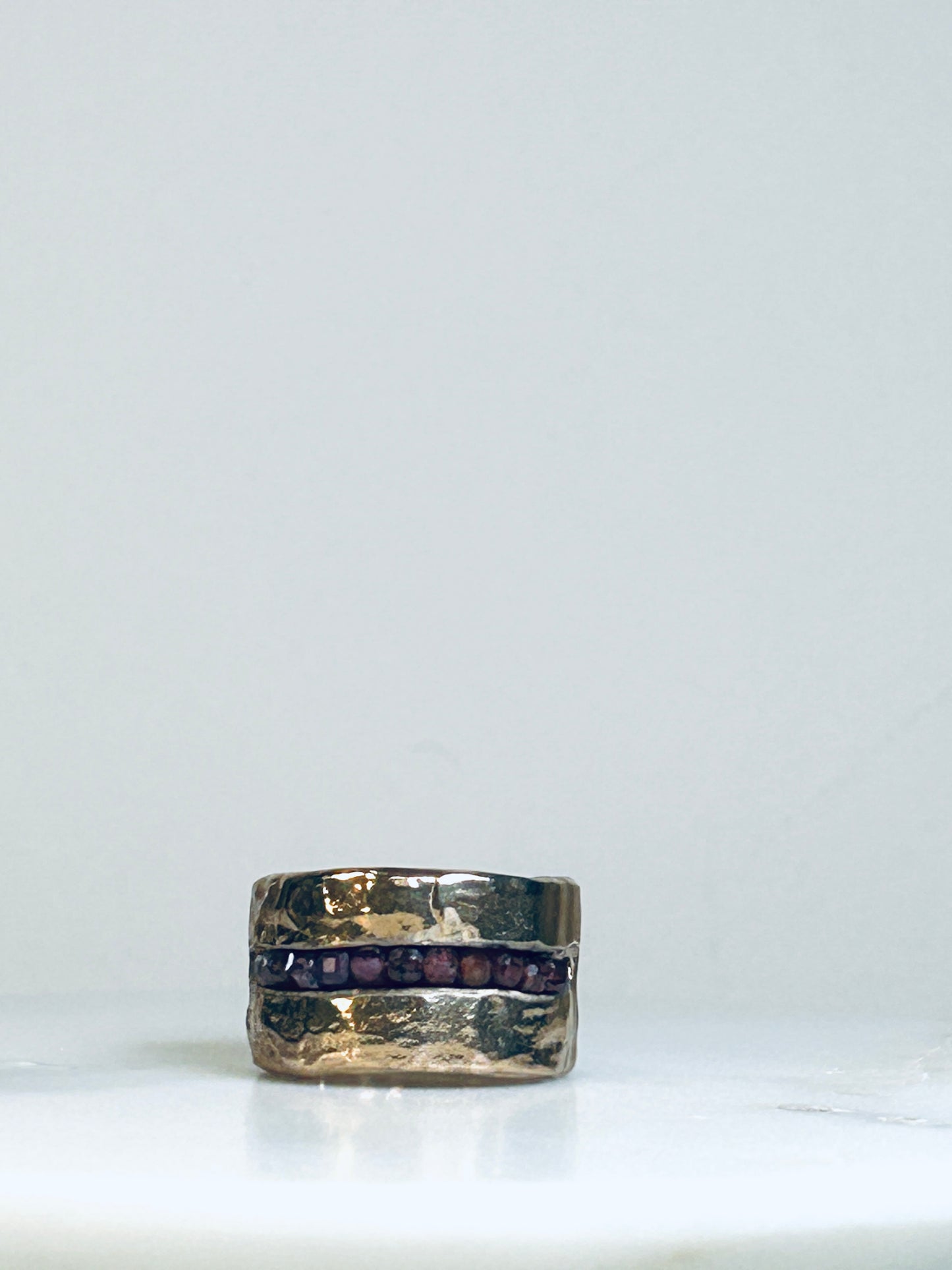 ANELLO FASCIA IN BRONZO KILIM E GRANATI