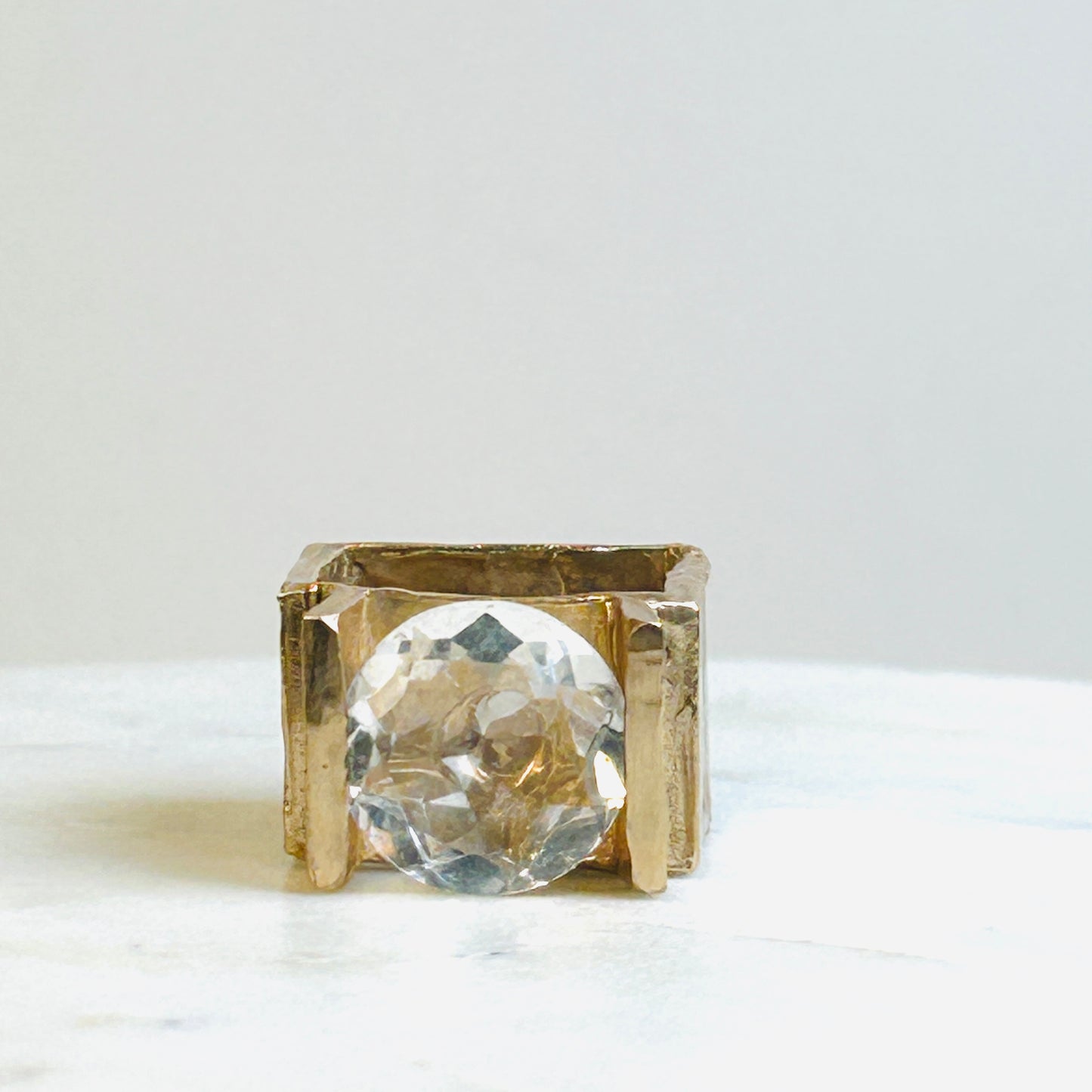 ANELLO BIG SQUARE in bronzo con quarzo trasparente