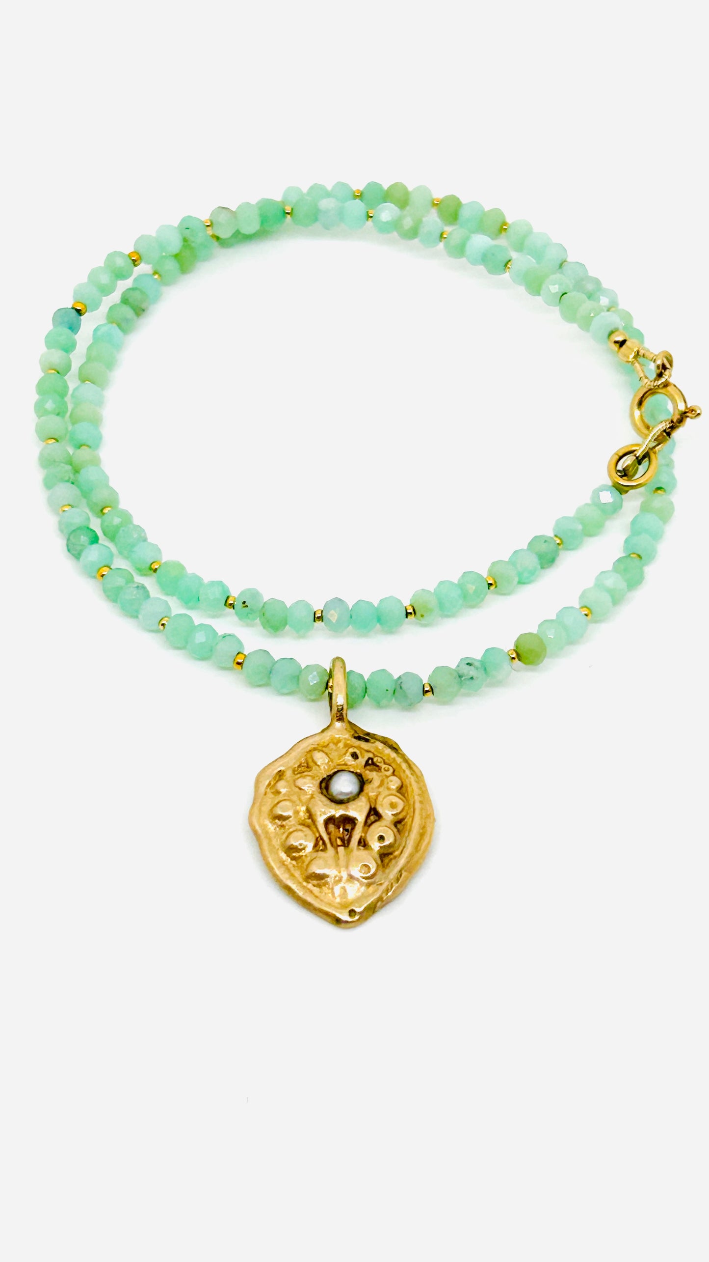 Collar de crisoprasa y colgante de Rajastano con perla de río
