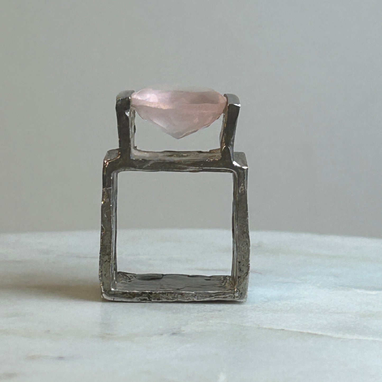 ANILLO CUADRADO GRANDE en bronce y cuarzo marrón ahumado