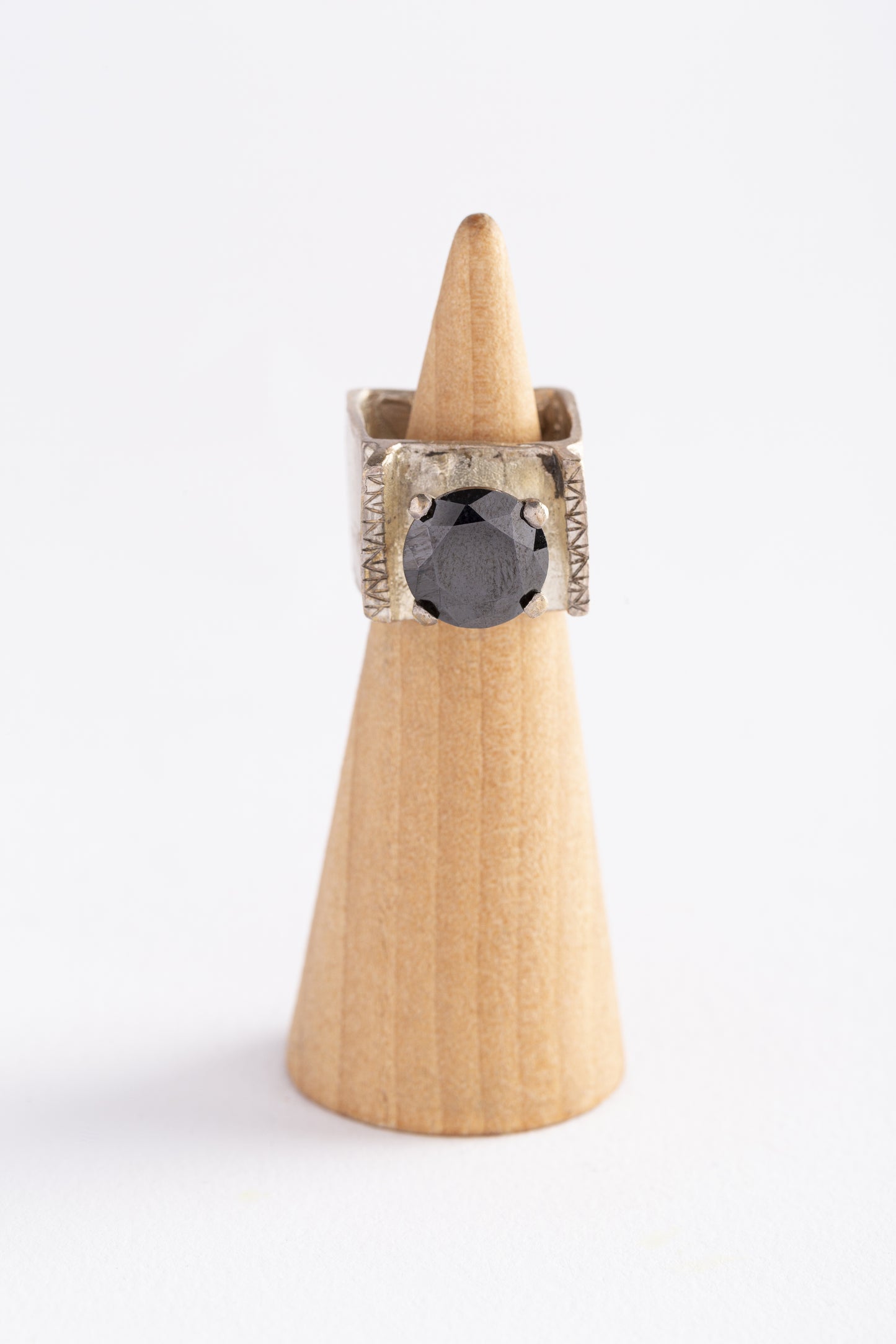 ANELLO EILIS TOWER, argento e duralite nera