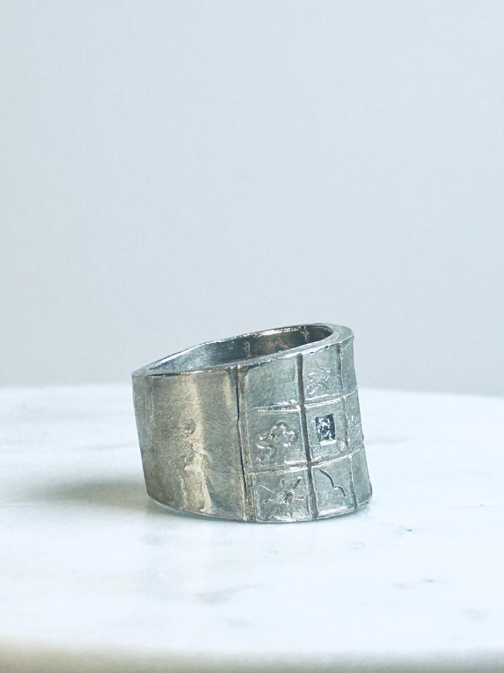 ANELLO SYMBOL ARGENTO E ZAFFIRI BIANCHI