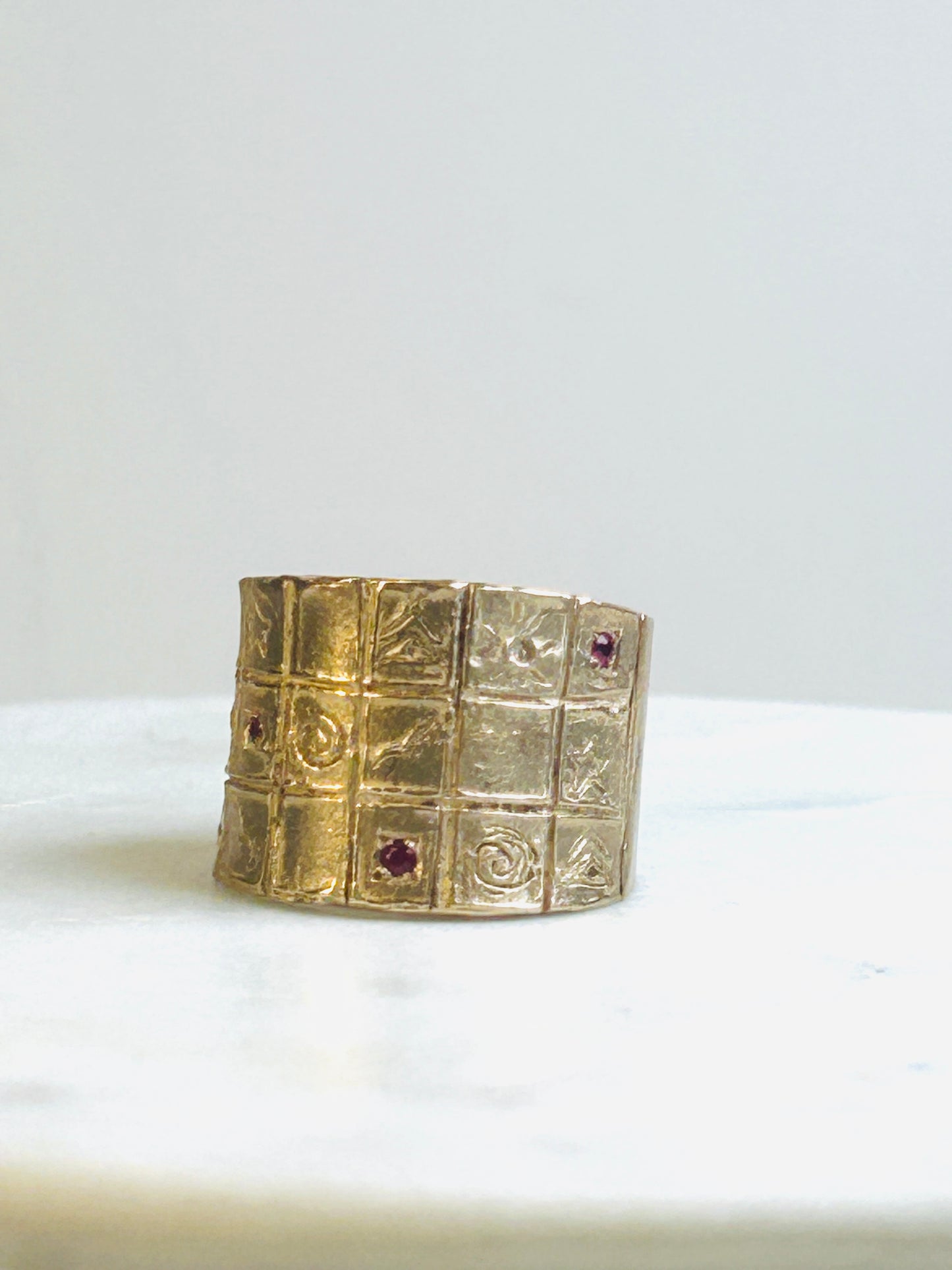ANELLO SYMBOL BRONZO- RUBINI