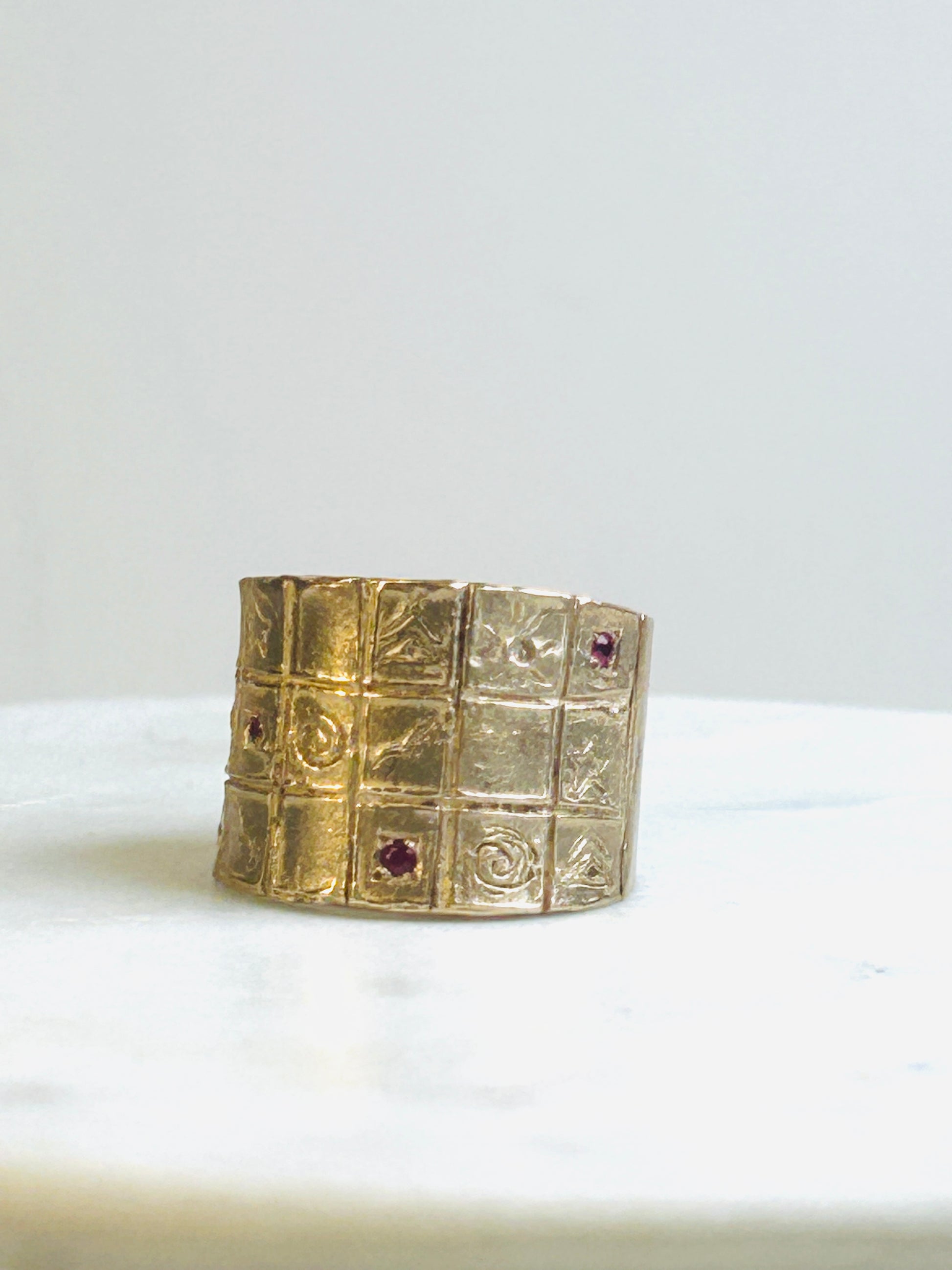 ANELLO SYMBOL BRONZO- RUBINI