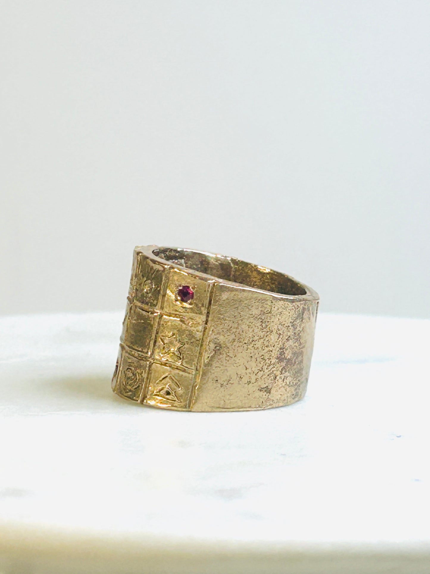 ANELLO SYMBOL in BRONZO E RUBINI