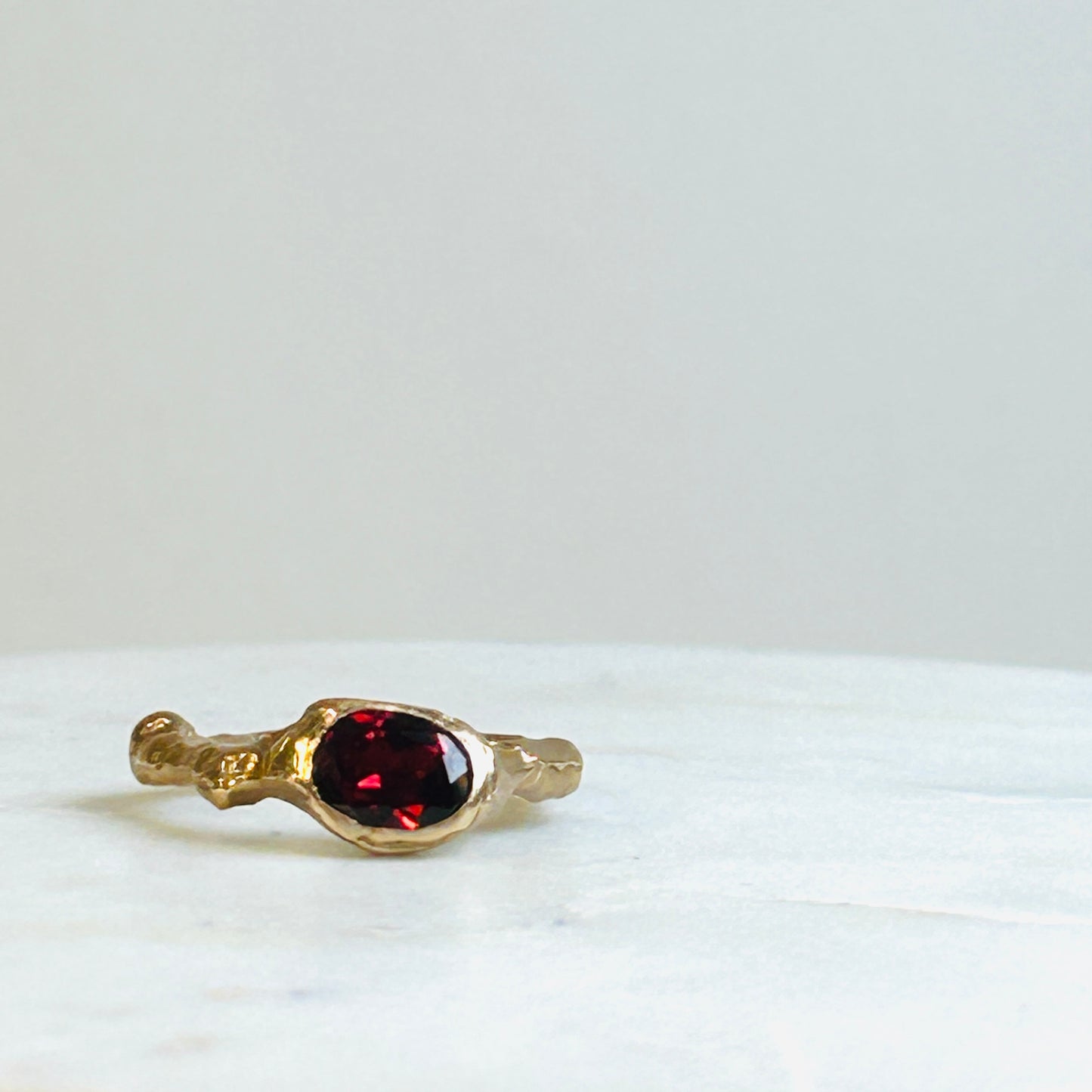 ANELLO  ORGANIC  in BRONZO  GRANATI rossi