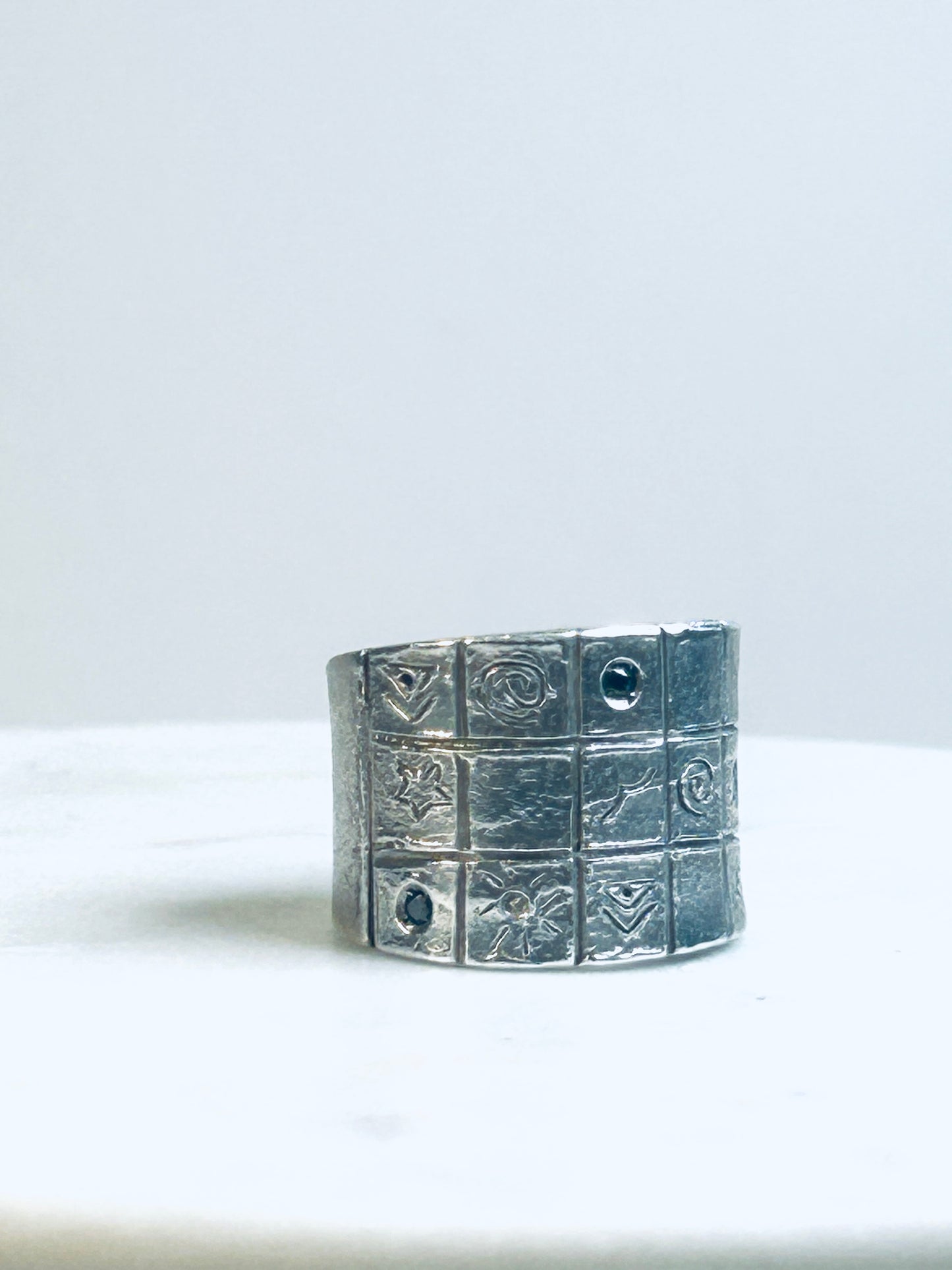 ANELLO SYMBOL ARGENTO E DIAMANTI NERI