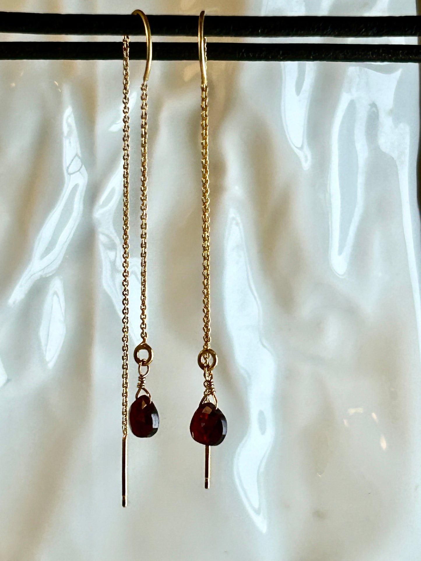 Orecchini LONG LIGHT con granato