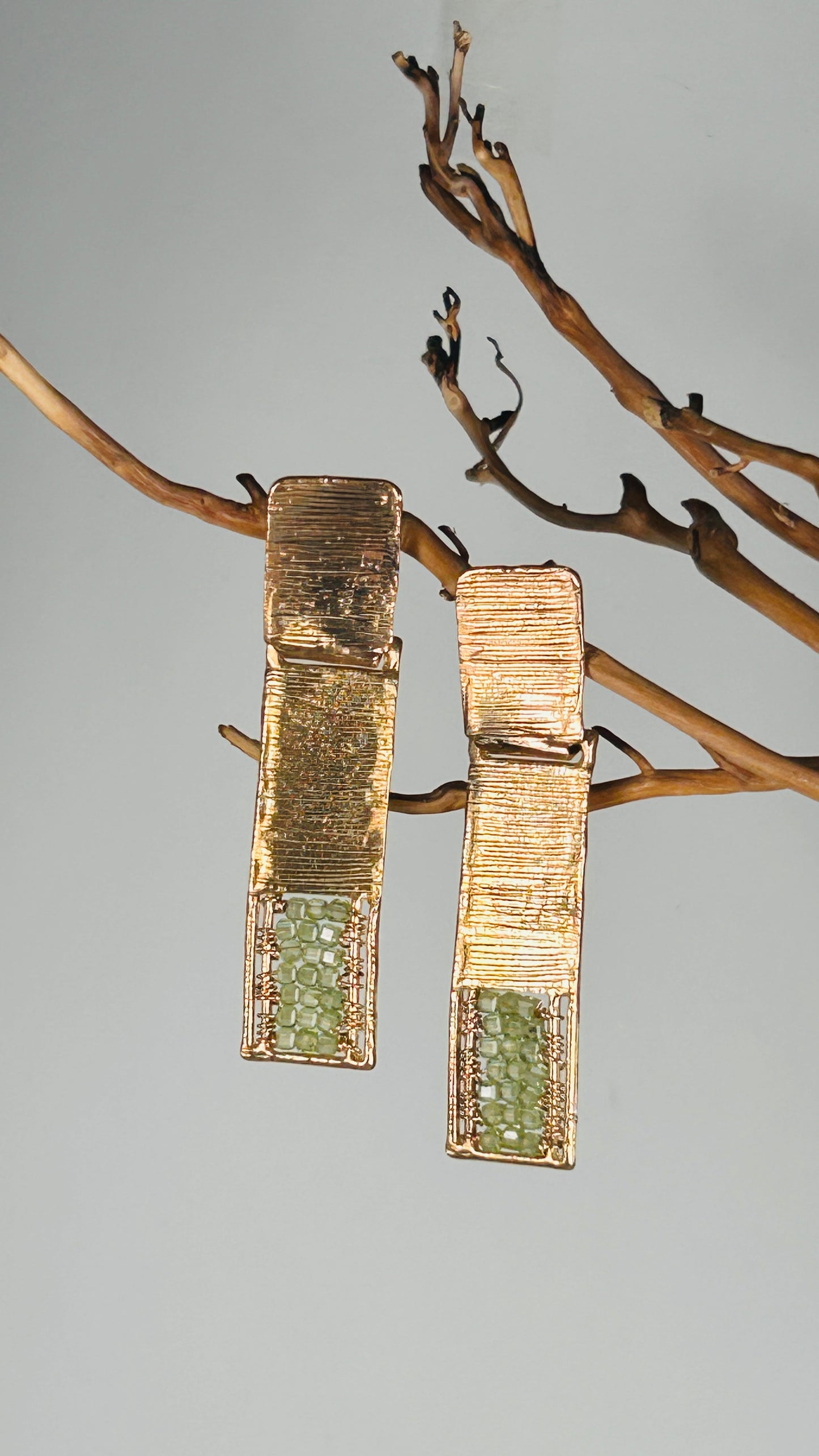 ORECCHINI KILIM NIGHT MEDIO IN BRONZO CON PERIDOTO