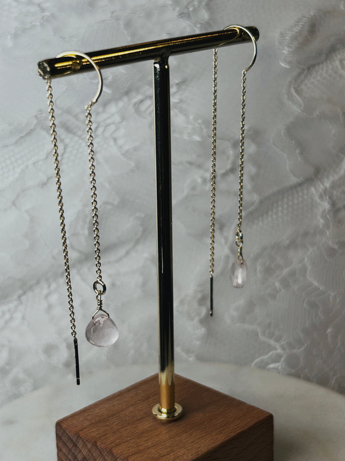 LONG LIGHT earrings with garnet