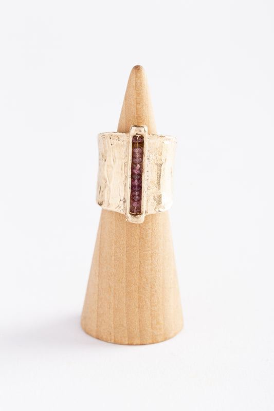 KILIM VERTICAL LEAF RING with pink sapphires