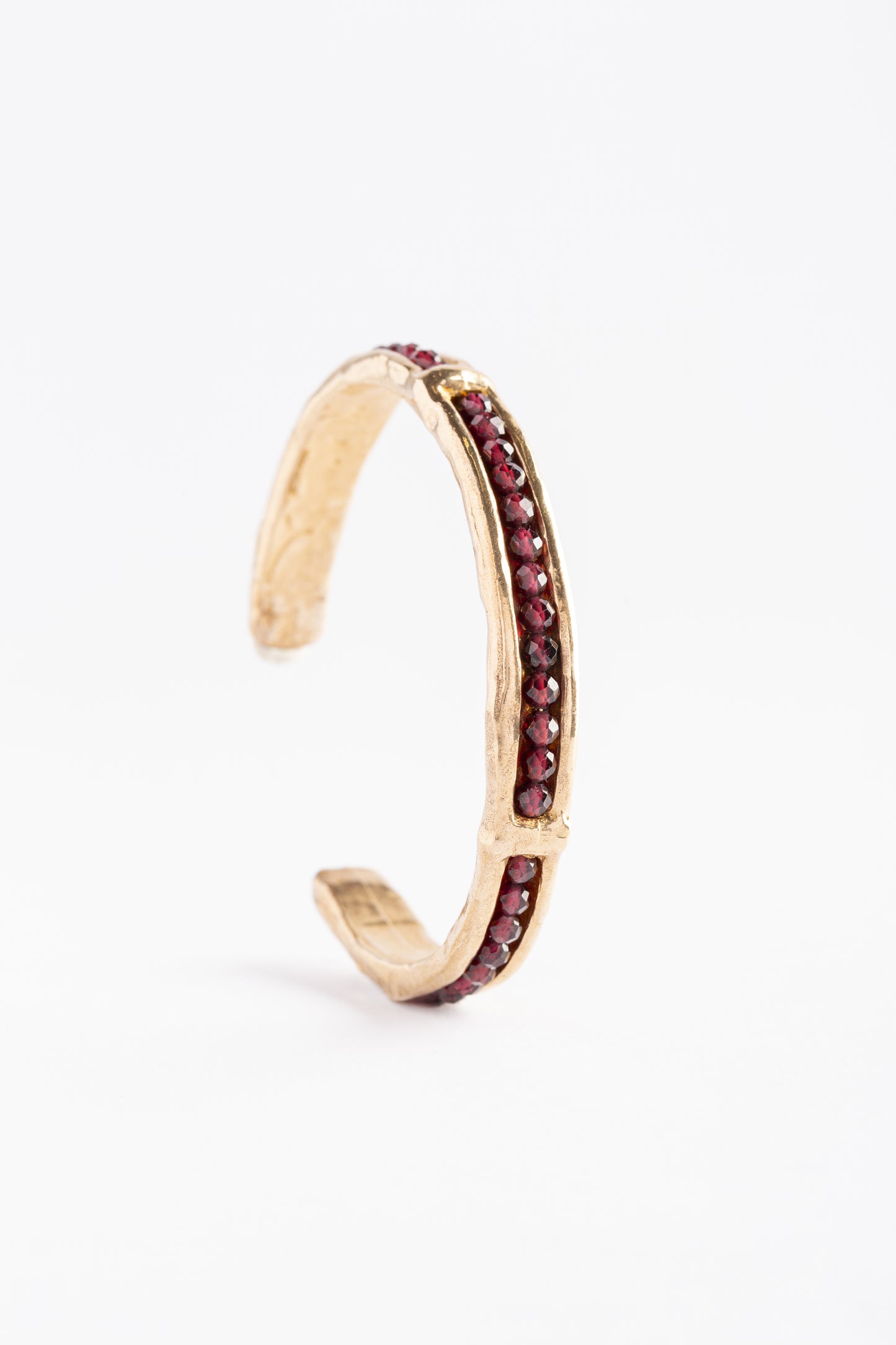 ONE-THREAD KILIM BRACELET with GARNET