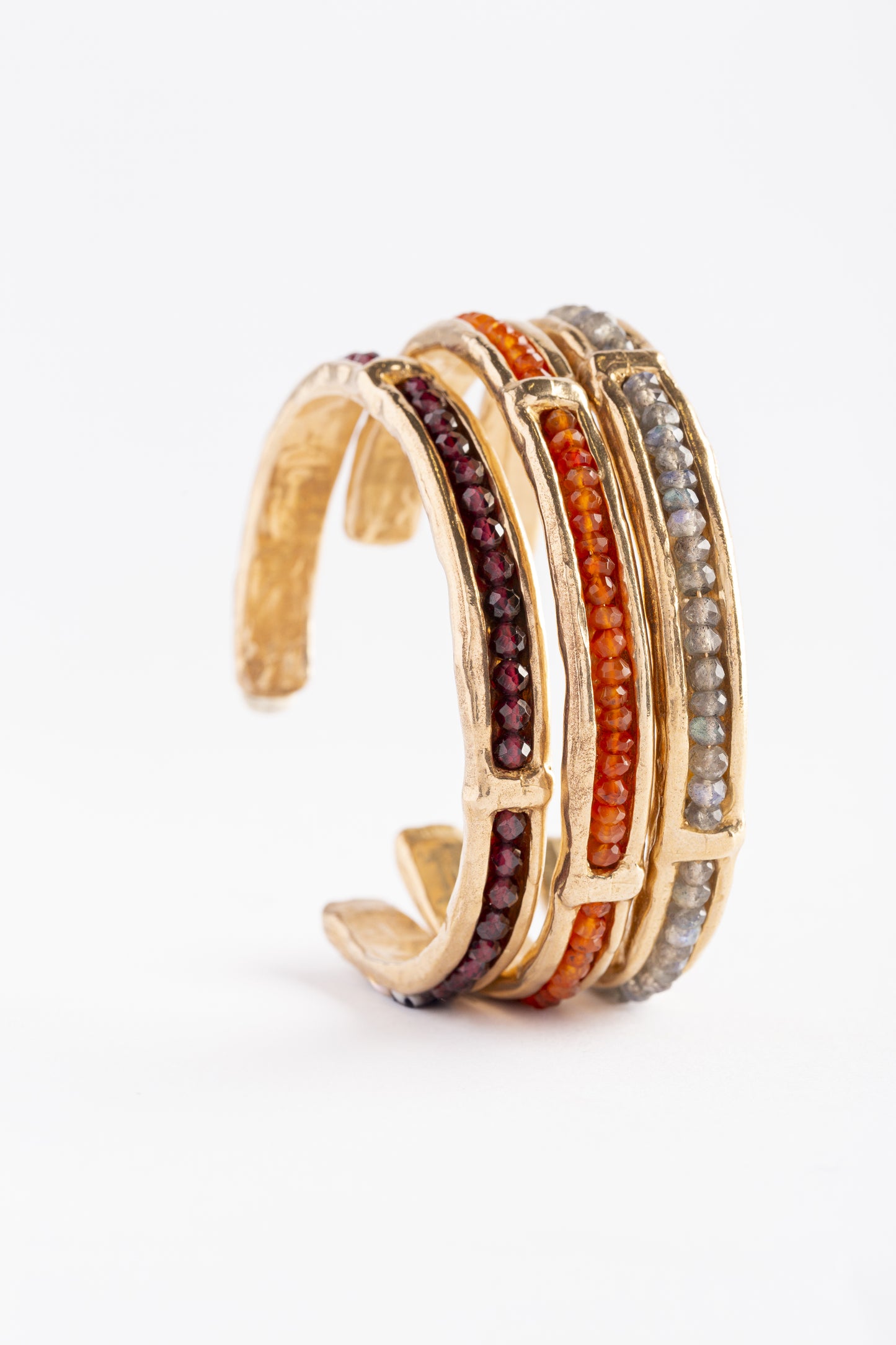 PULSERA KILIM DE UN HILO con GRANATE