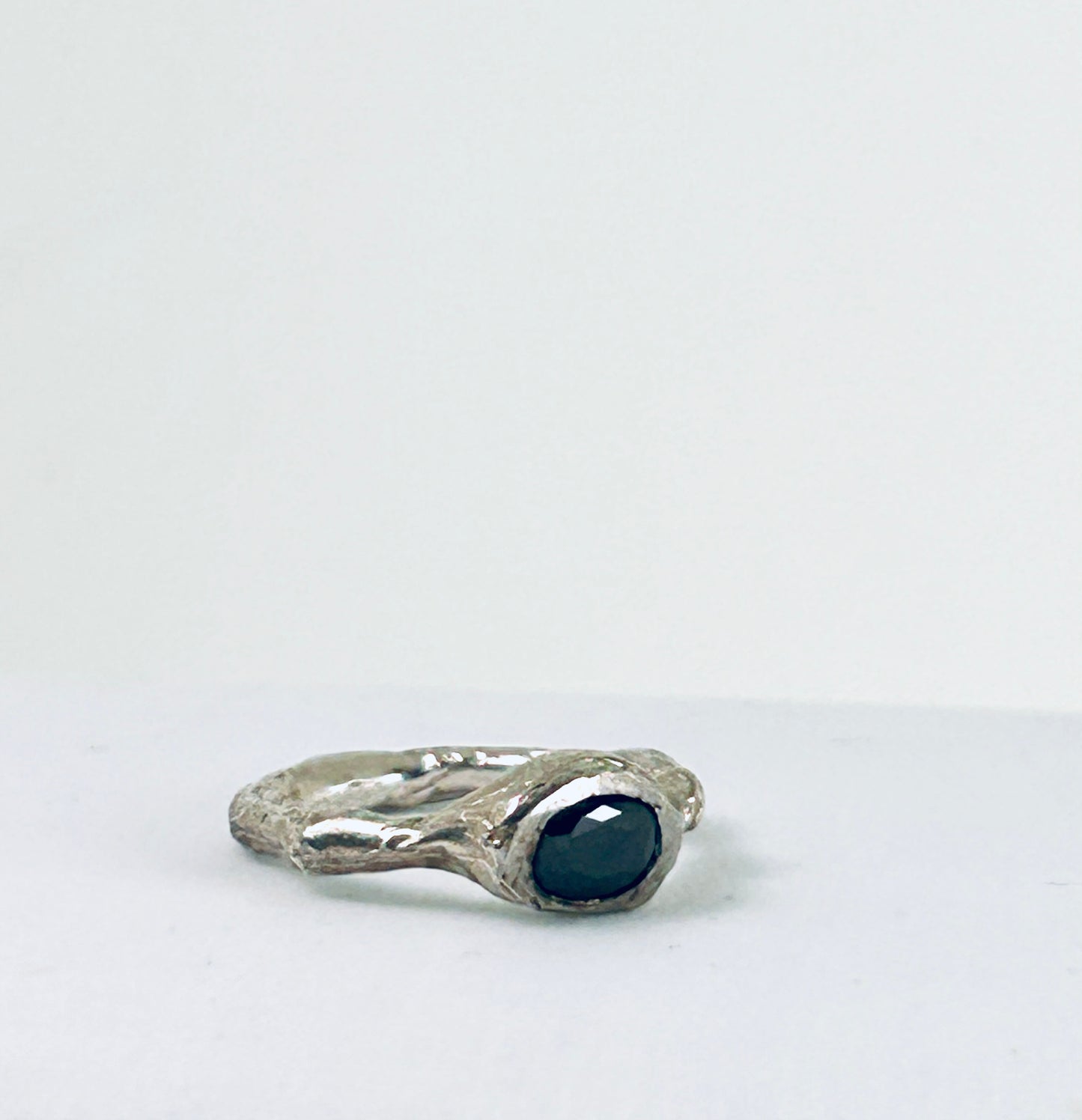 ORGANIC ANELLO IN ARGENTO  DURALITE nera