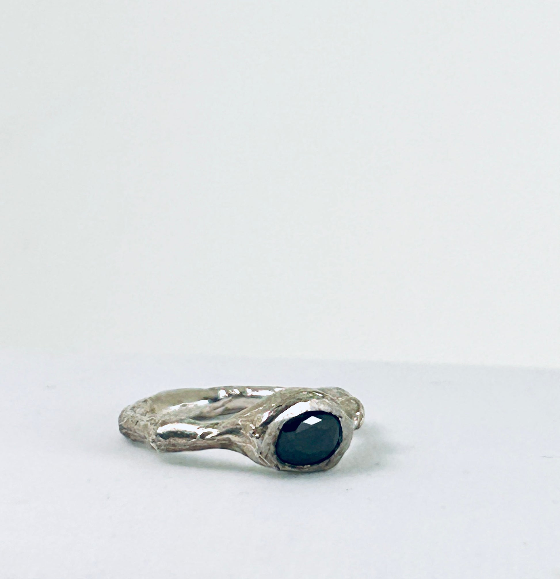 ORGANIC ANELLO IN ARGENTO  DURALITE nera