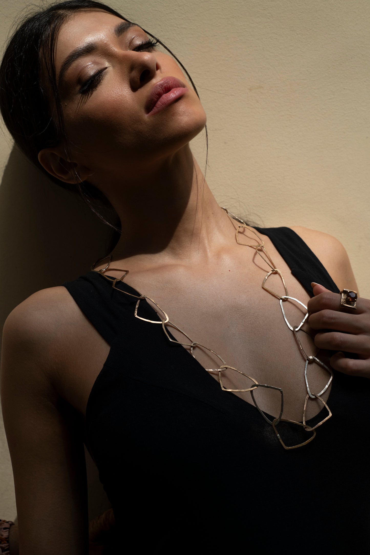 TRIANGLE NECKLACE