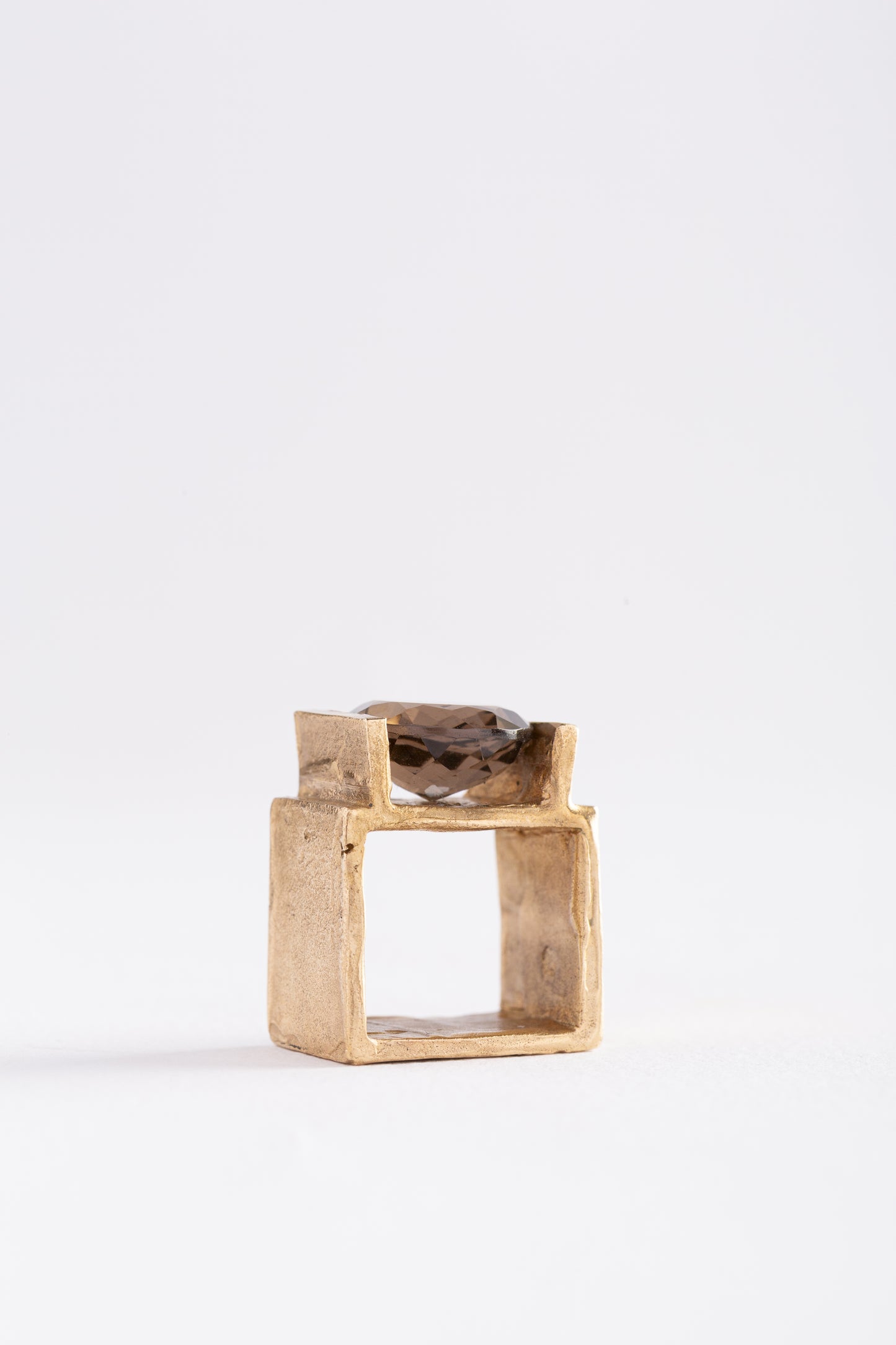ANELLO BIG SQUARE, bronzo e quarzo brown fumè